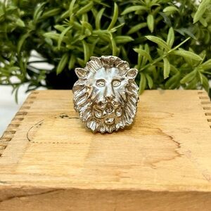 Amazing Vintage French Style Lion’s Head Silver Metal Scarf Clip